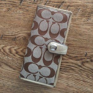 Coach Logo Slim Wallet with shopping bag